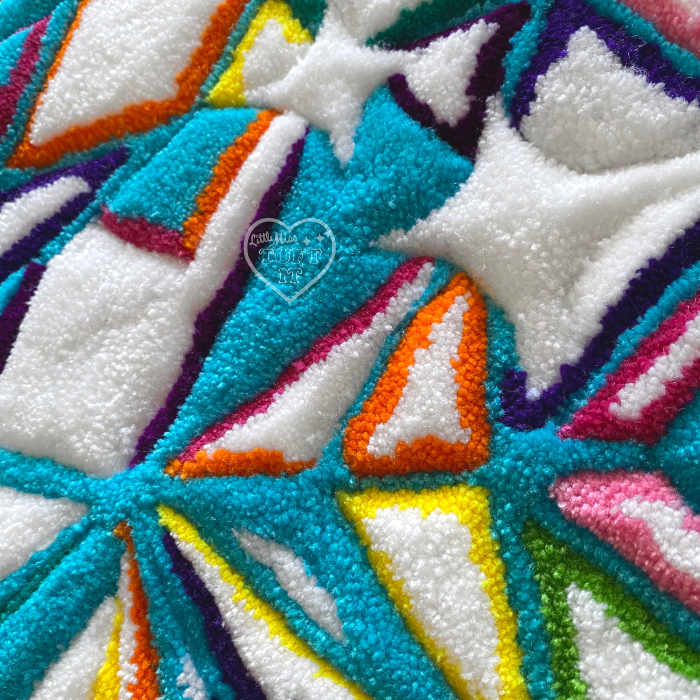 Rainbow Diamond Heart Tufted Rug 26"