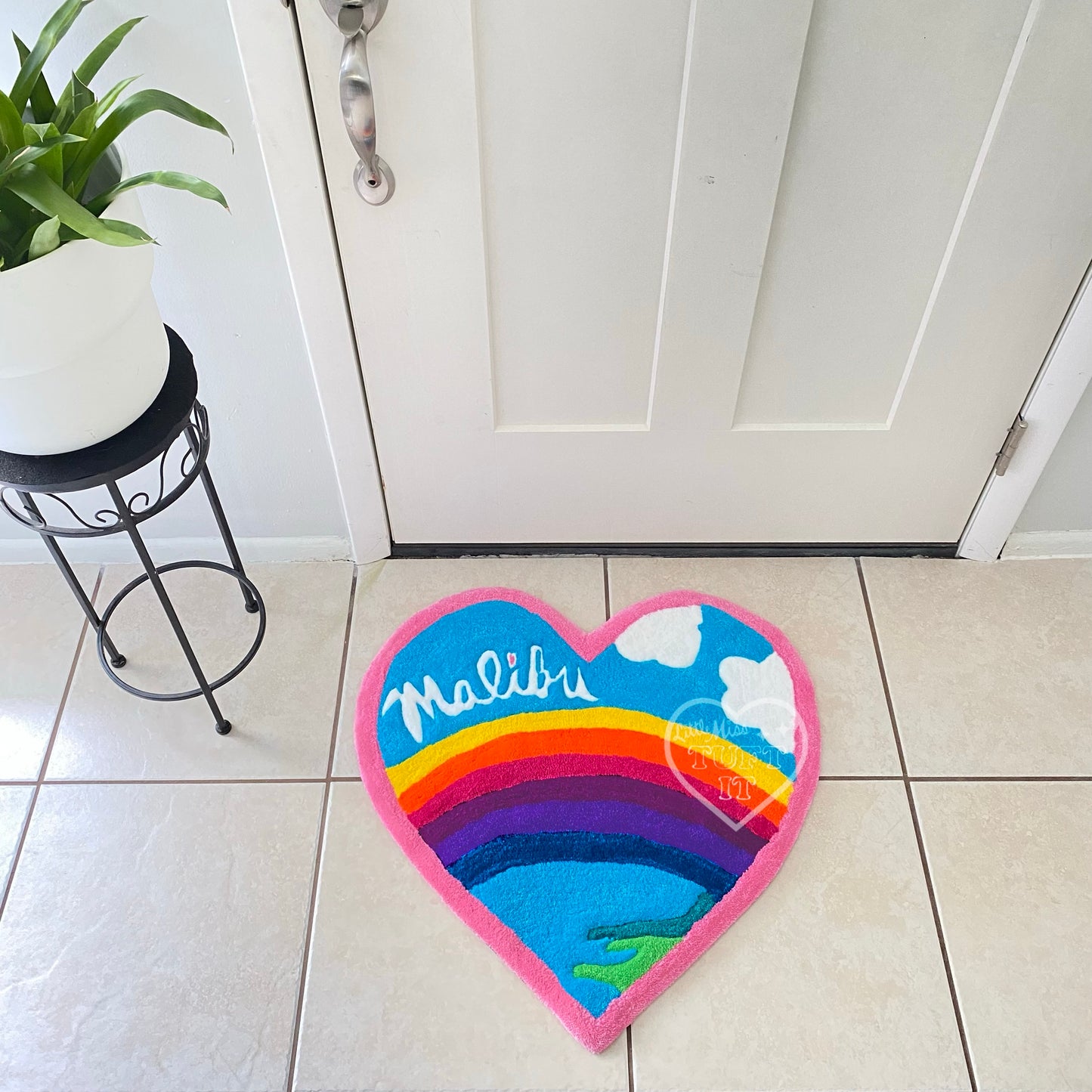 Malibu Rainbow Heart Tufted Rug 26"